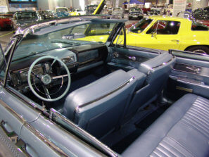 New power antenna, original radio works